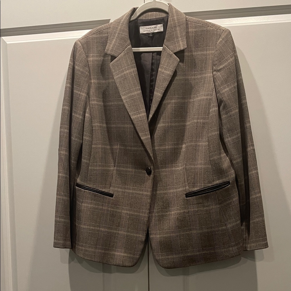 Tahari Plaid Jacket with leather patches Brown/Cream size 16W